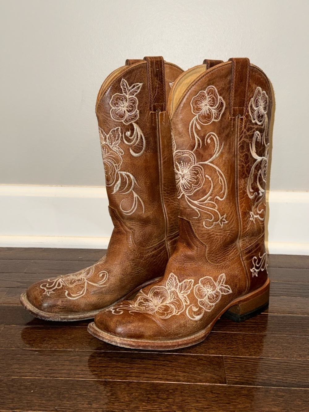SHYANNE WOMEN'S LASY FLORAL EMBROIDERED WESTERN BOOTS Size 7.5 - Picture 2 of 12
